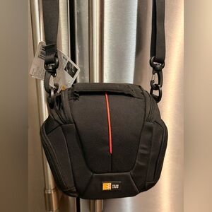 NWT Case Logic Compact System/Hybrid Camera Case with straps - Black, DCB304